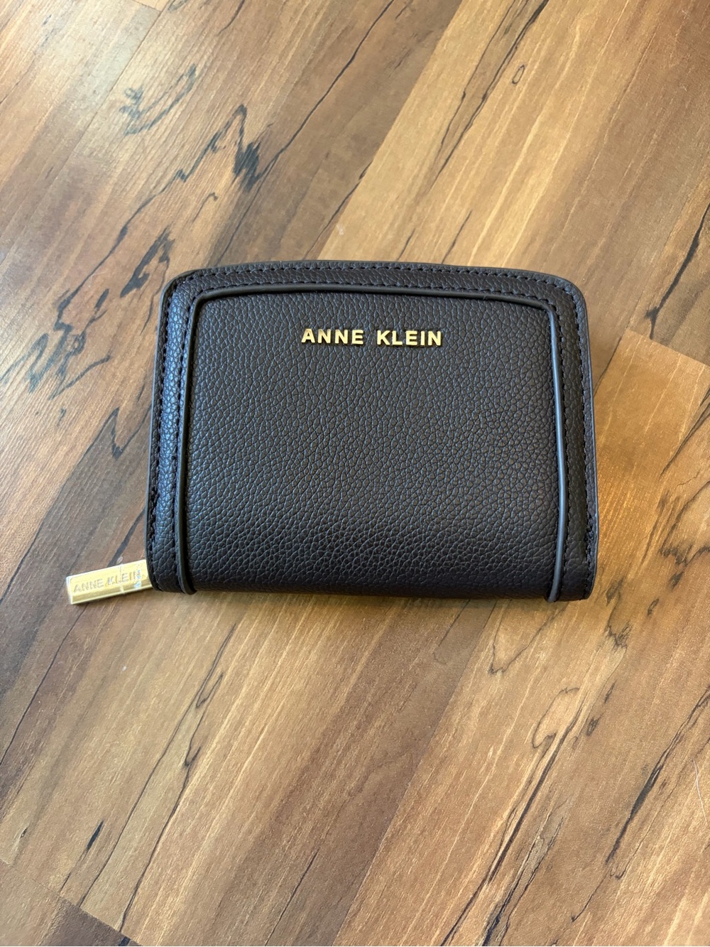 WOMEN'S ANNE KLEIN SMALL BROWN BI FOLD WALLET BILLFOLD ZIP NEW WITHOUT TAGS